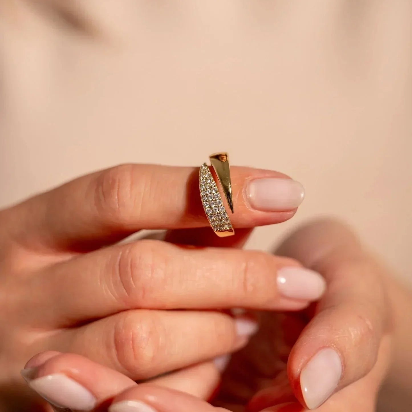 Elegant ring with stunning gemstones