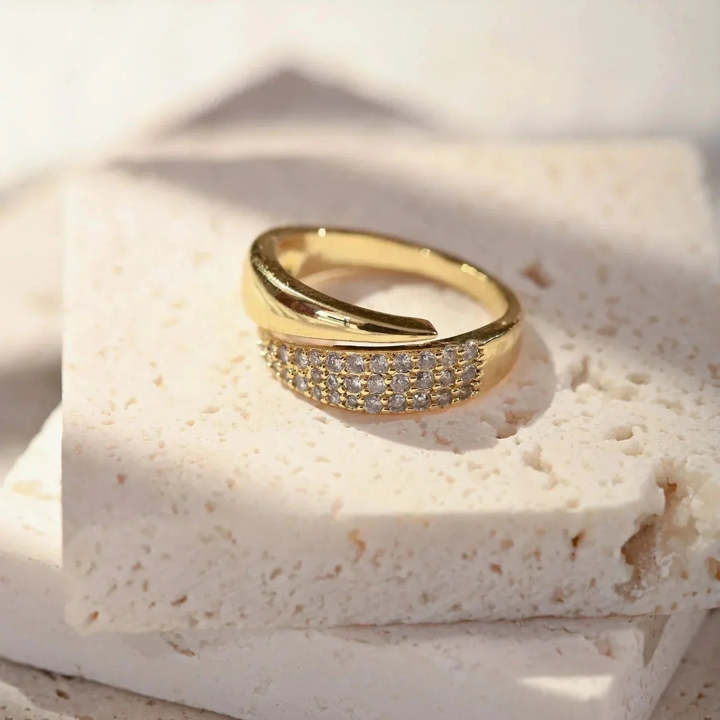 Elegant ring with stunning gemstones
