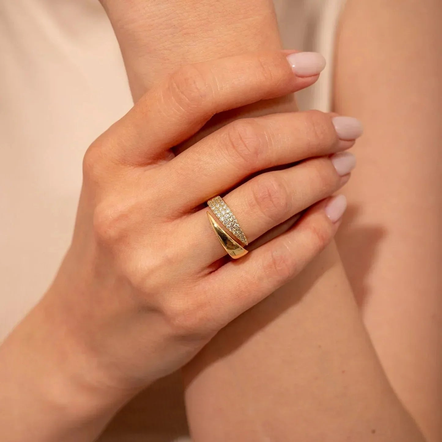 Elegant ring with stunning gemstones