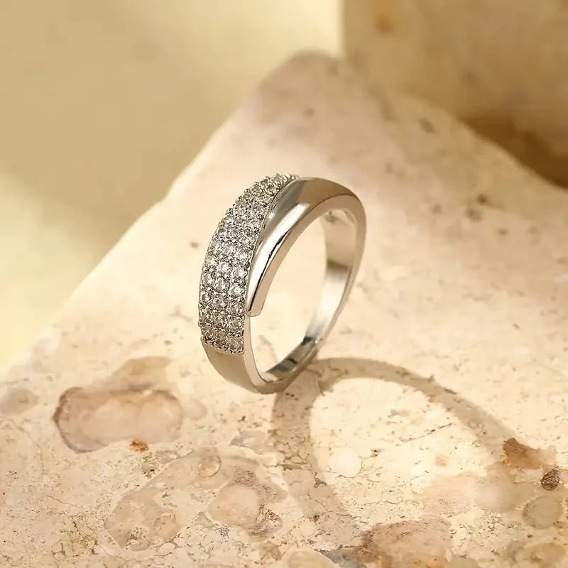 Elegant ring with stunning gemstones