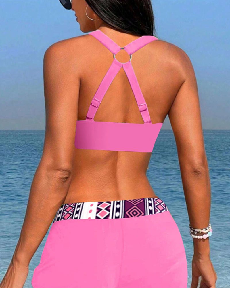 High-waisted bikini with geometric pattern