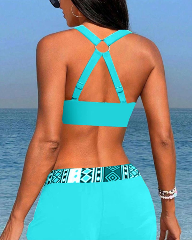 High-waisted bikini with geometric pattern