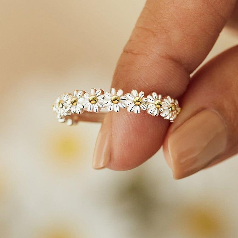 Daisy Ring in Silver and Hand-Painted Enamel